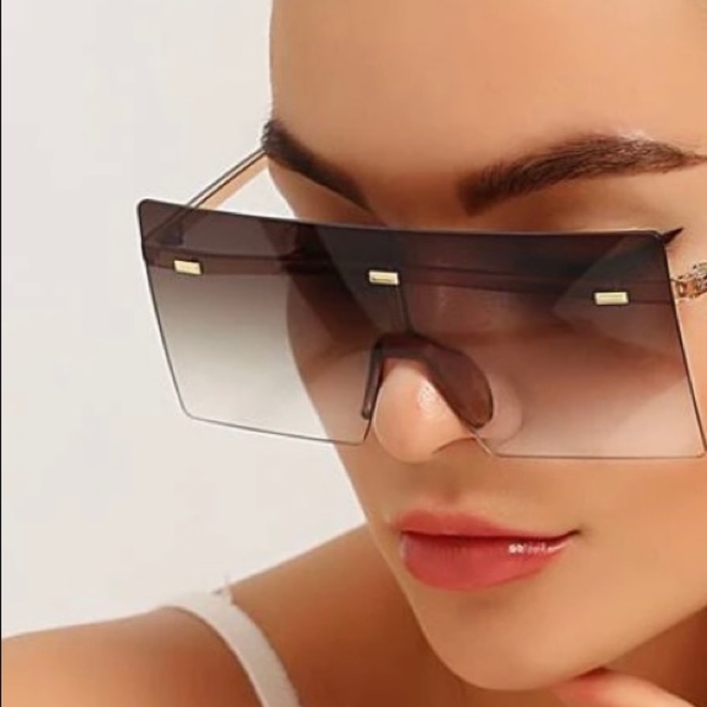 Oversized sunnies